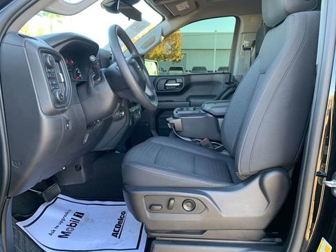 Used 2024 Chevrolet Silverado 1500 Custom Trail Boss w/ Dark Appearance Package image 17