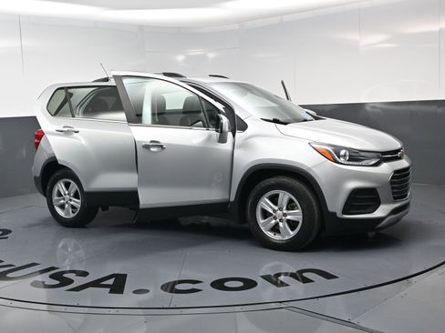 Used 2019 Chevrolet Trax LT w/ LT Convenience Package image 22