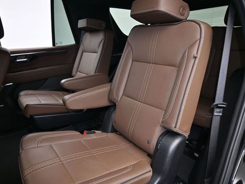 Used 2025 Chevrolet Tahoe High Country image 43