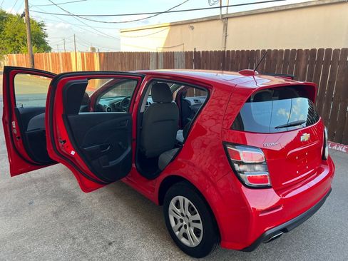 Used 2020 Chevrolet Sonic LT FWD image 10