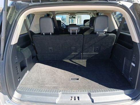 Used 2024 Ford Expedition Max XLT image 5