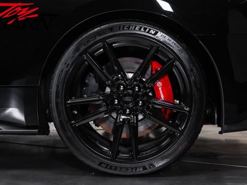 Used 2021 Ford Mustang Shelby GT500 w/ Technology Package RWD image 18