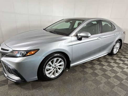 Used 2024 Toyota Camry SE FWD image 6