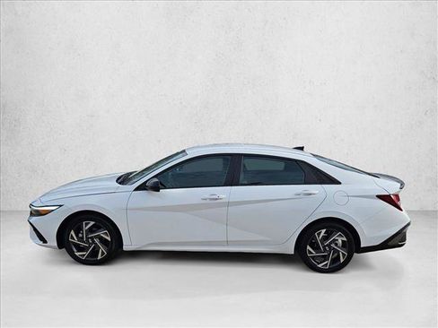 Used 2025 Hyundai Elantra Sport image 9