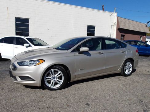 Used 2018 Ford Fusion S image 2