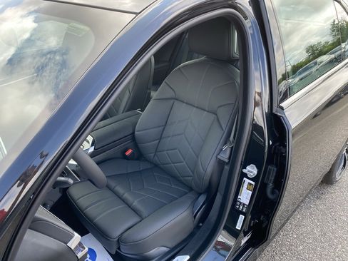 New 2025 BMW 760i xDrive w/ Autobahn Package image 13