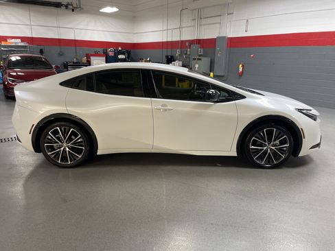 Certified 2024 Toyota Prius XLE image 11