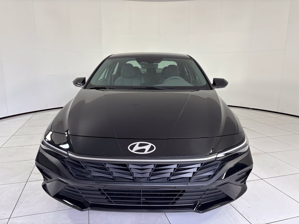 Used 2025 Hyundai Elantra SE FWD image 8