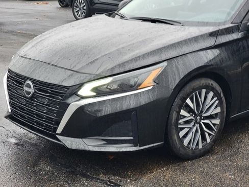 Used 2024 Nissan Altima 2.5 SV image 16