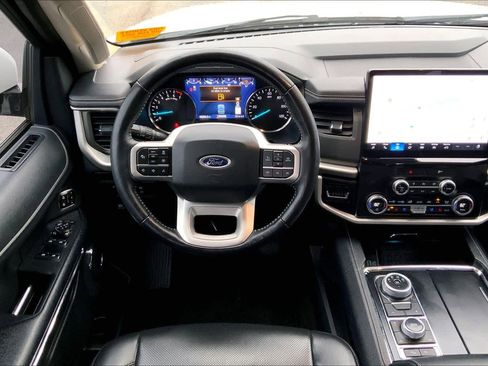 Used 2023 Ford Expedition XLT image 6