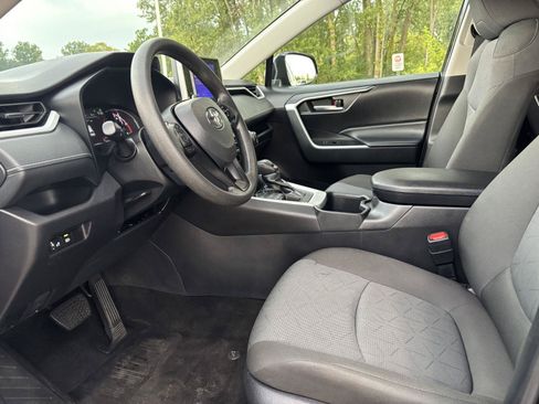 Used 2025 Toyota RAV4 XLE AWD/4WD image 16