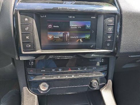 Used 2018 Jaguar F-PACE Premium AWD/4WD image 18
