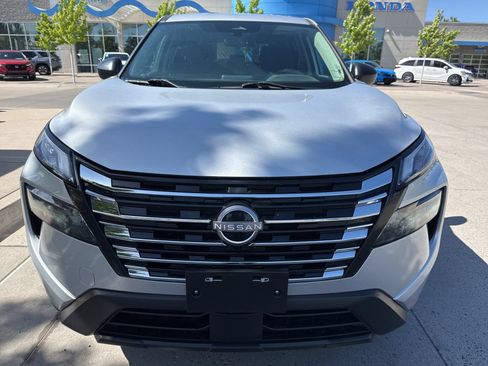 Used 2024 Nissan Rogue S AWD/4WD image 2