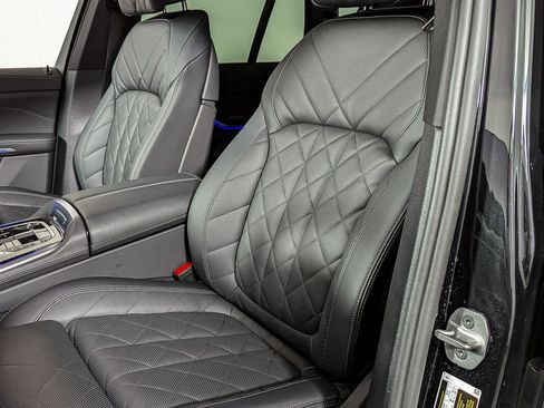 Used 2025 BMW X5 xDrive50e w/ Climate Comfort Package image 19