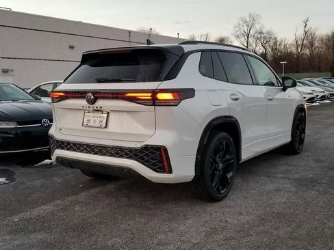 New 2026 Volkswagen Tiguan SE R-Line FWD image 3