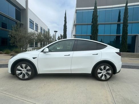 Used 2023 Tesla Model Y Long Range AWD/4WD image 7