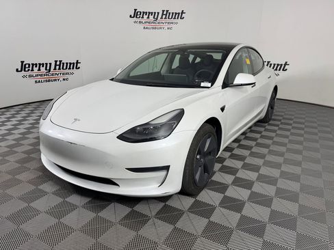 Used 2023 Tesla Model 3 Standard Range image 1