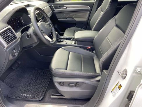 Used 2022 Volkswagen Atlas Cross Sport SE FWD image 19