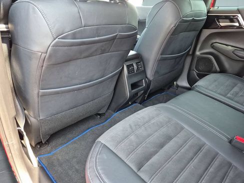 Used 2023 Mitsubishi Outlander 4WD Plug-In Hybrid image 27