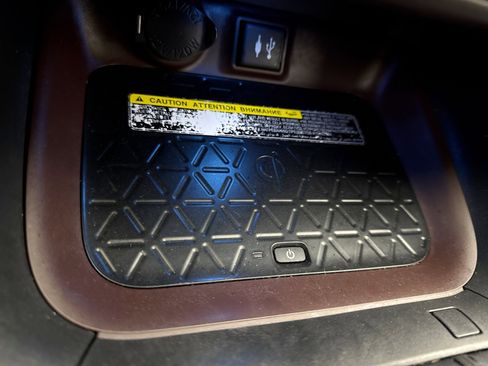 Used 2019 Toyota RAV4 Limited image 18