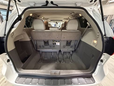 Used 2019 Toyota Sienna XLE image 48