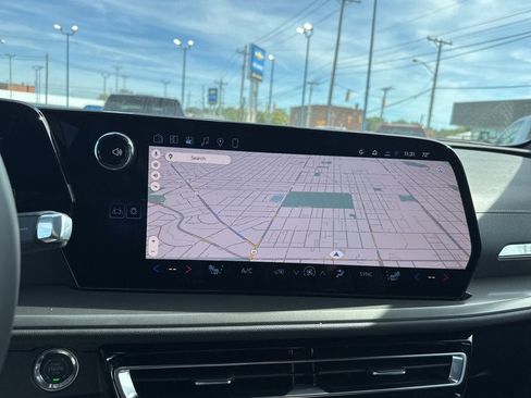 New 2026 Chevrolet Traverse LT w/ Sun and Wheel Package image 27