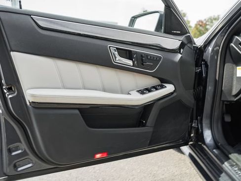 Used 2010 Mercedes-Benz E 350 Sedan image 26