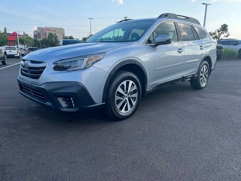 Used 2020 Subaru Outback Premium w/ Popular Package #1 AWD/4WD image 3