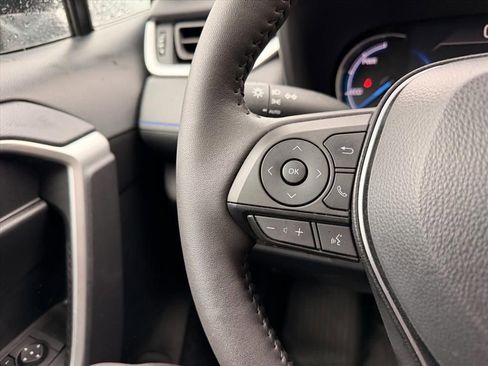 Used 2024 Toyota RAV4 SE w/ Convenience Package image 17