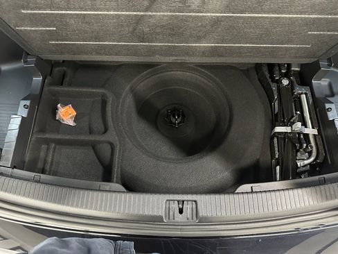 Used 2025 Volkswagen Atlas SE image 38