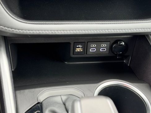 Used 2024 Toyota Highlander LE image 21