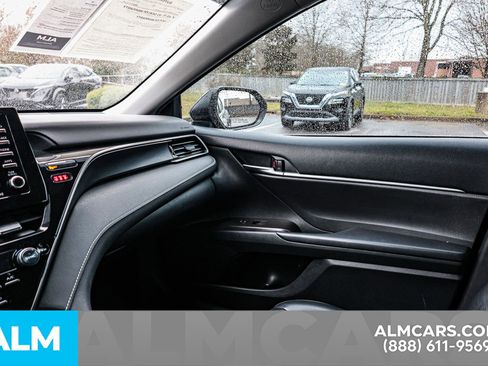Used 2022 Toyota Camry SE image 38