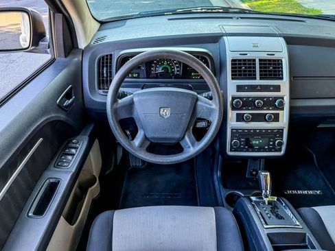 Used 2009 Dodge Journey SXT w/ Flexible Seating Group image 29