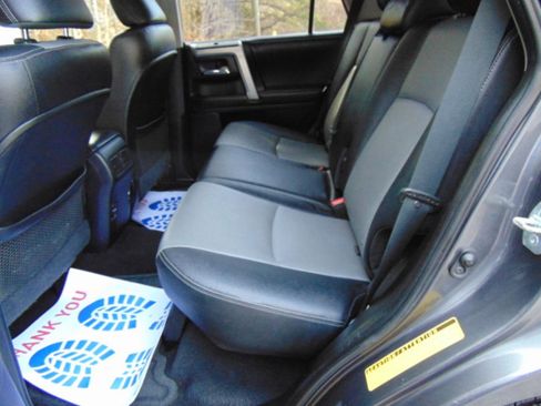 Used 2015 Toyota 4Runner SR5 Premium image 25