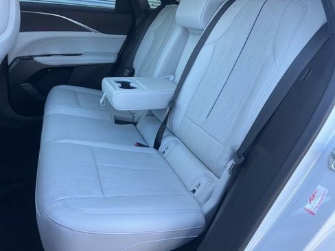 Used 2024 Cadillac Lyriq Luxury image 32