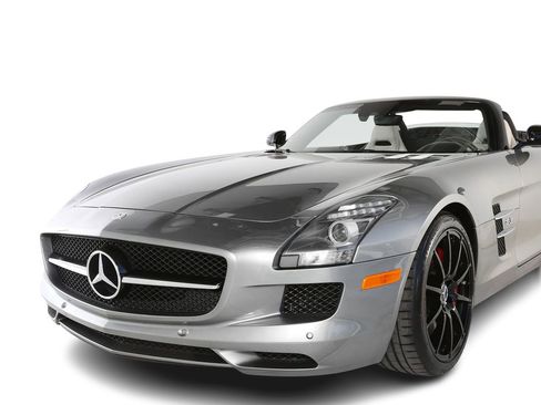 Used 2012 Mercedes-Benz SLS AMG Roadster image 3