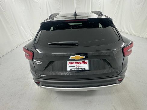 Used 2025 Chevrolet Trax LT w/ LT Convenience Package FWD image 4