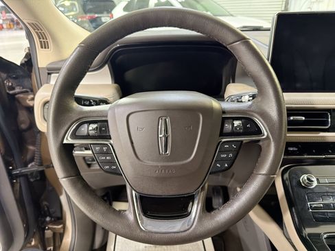 Used 2022 Lincoln Nautilus FWD w/ Premium Package image 13