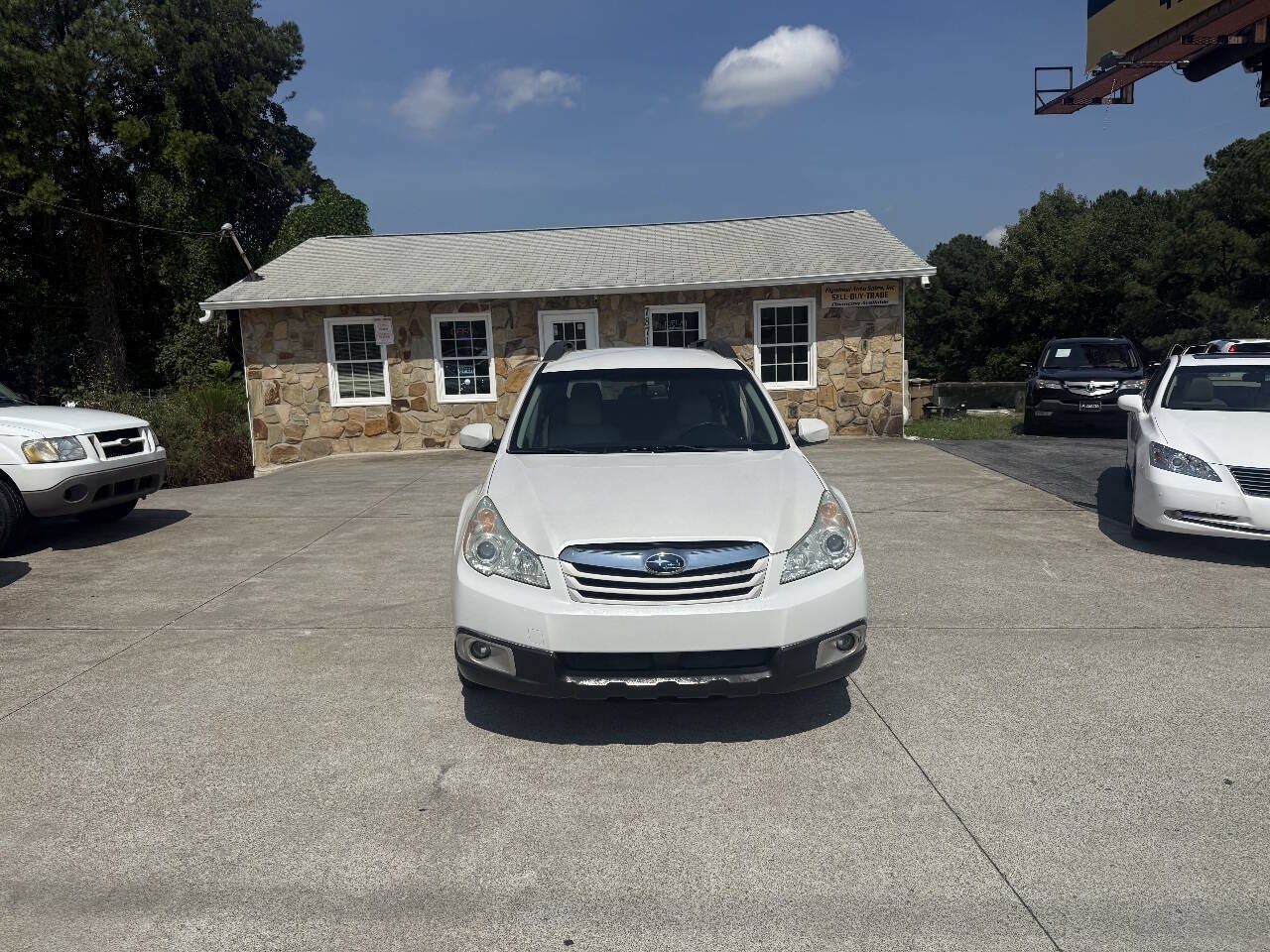 Used 2010 Subaru Outback 2.5i Premium w/ Popular Equipment Group 1A AWD/4WD image 2