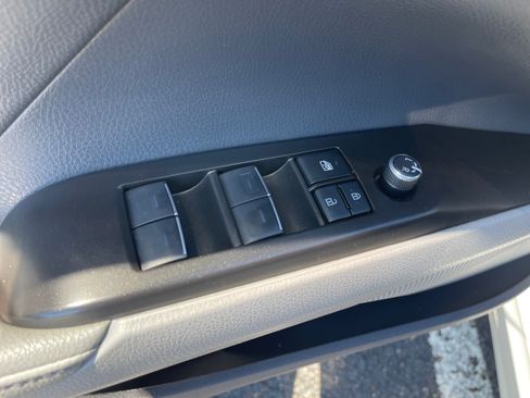 Used 2022 Toyota Camry XSE FWD image 8