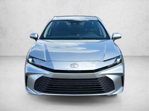 Used 2025 Toyota Camry LE image 2