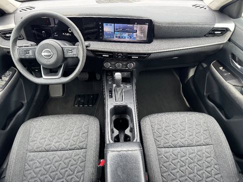 Used 2025 Nissan Kicks SV image 10