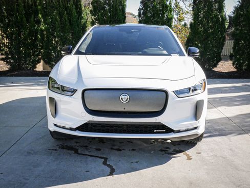 Used 2024 Jaguar I-PACE R-Dynamic HSE image 3