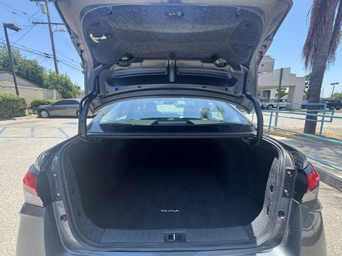 Used 2025 Nissan Versa SV FWD image 30