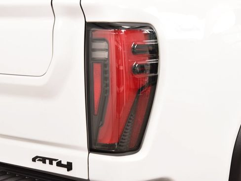 Used 2025 GMC Sierra 2500 AT4 w/ AT4 Premium Plus Package AWD/4WD image 20