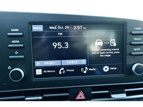 Used 2025 Hyundai Elantra Sport image 13