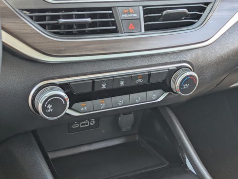 Used 2024 Nissan Altima 2.5 SV FWD image 25