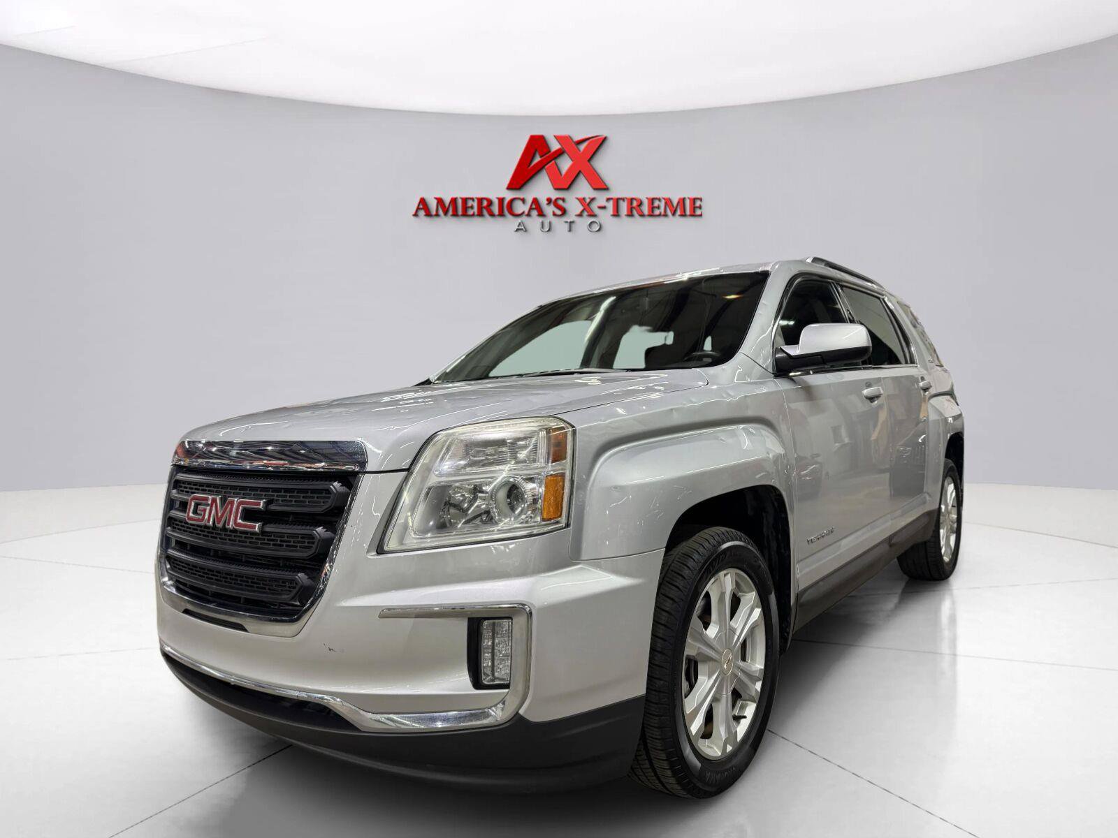 Used 2017 GMC Terrain SLE w/ Convenience Package FWD image 2