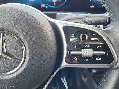 Used 2022 Mercedes-Benz GLB 250 4MATIC w/ Premium Package Lite image 26