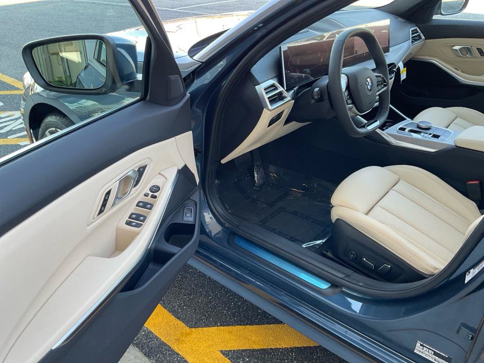 Used 2026 BMW 330i Sedan w/ Premium Package RWD image 31